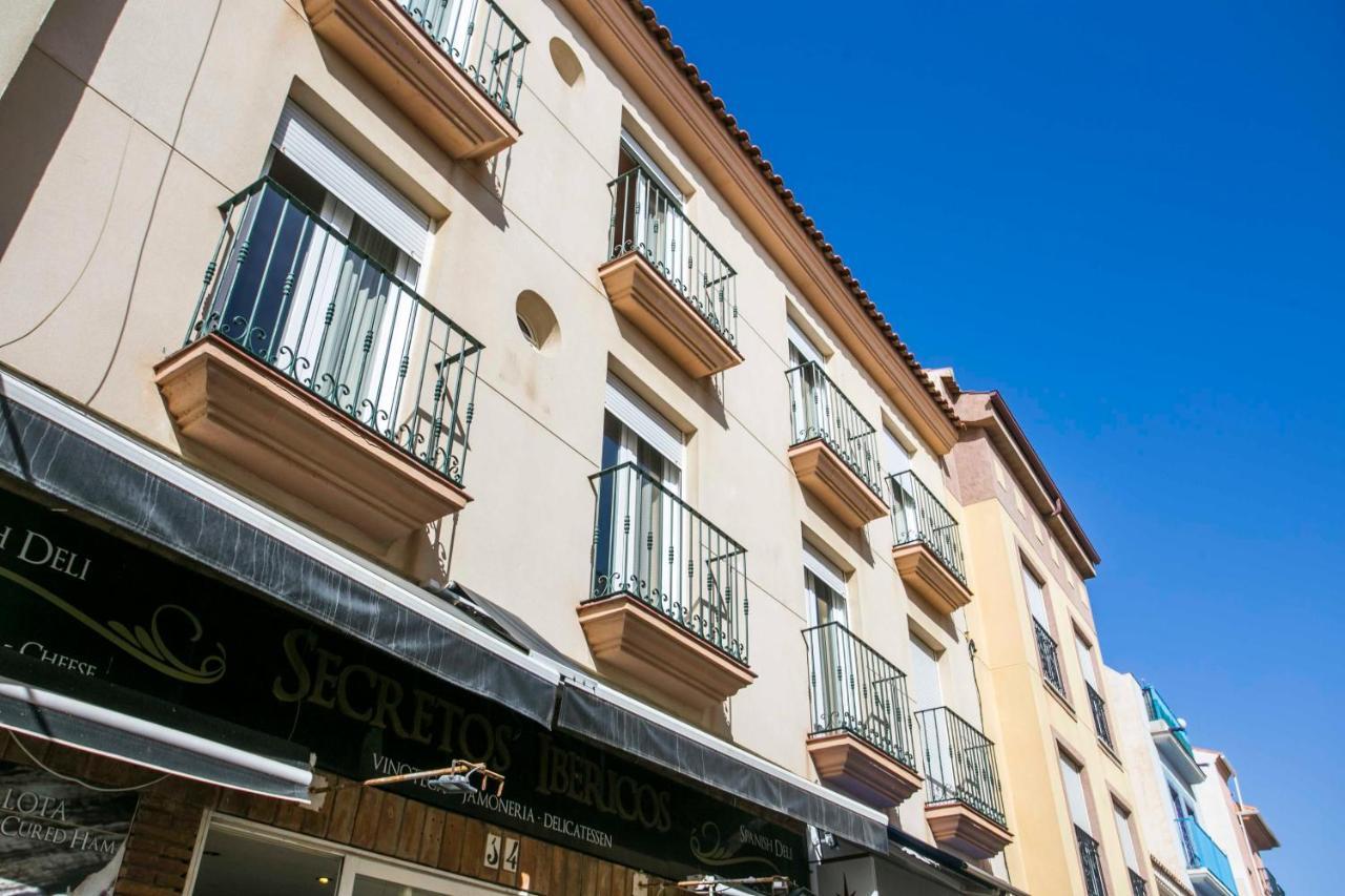 Apartamentos Vicenta Playa Carihuela Torremolinos Bagian luar foto
