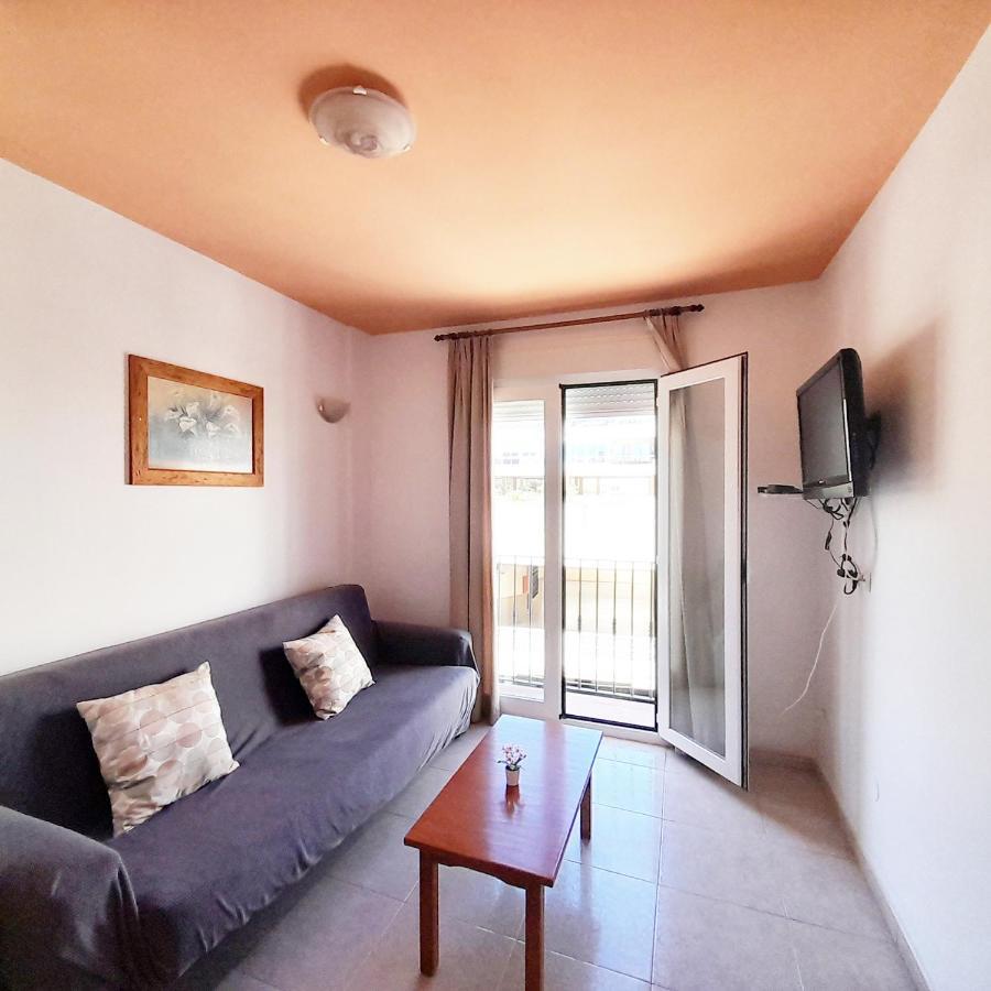 Apartamentos Vicenta Playa Carihuela Torremolinos Bagian luar foto