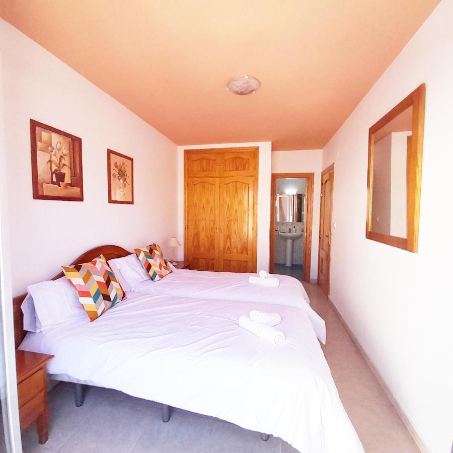 Apartamentos Vicenta Playa Carihuela Torremolinos Bagian luar foto