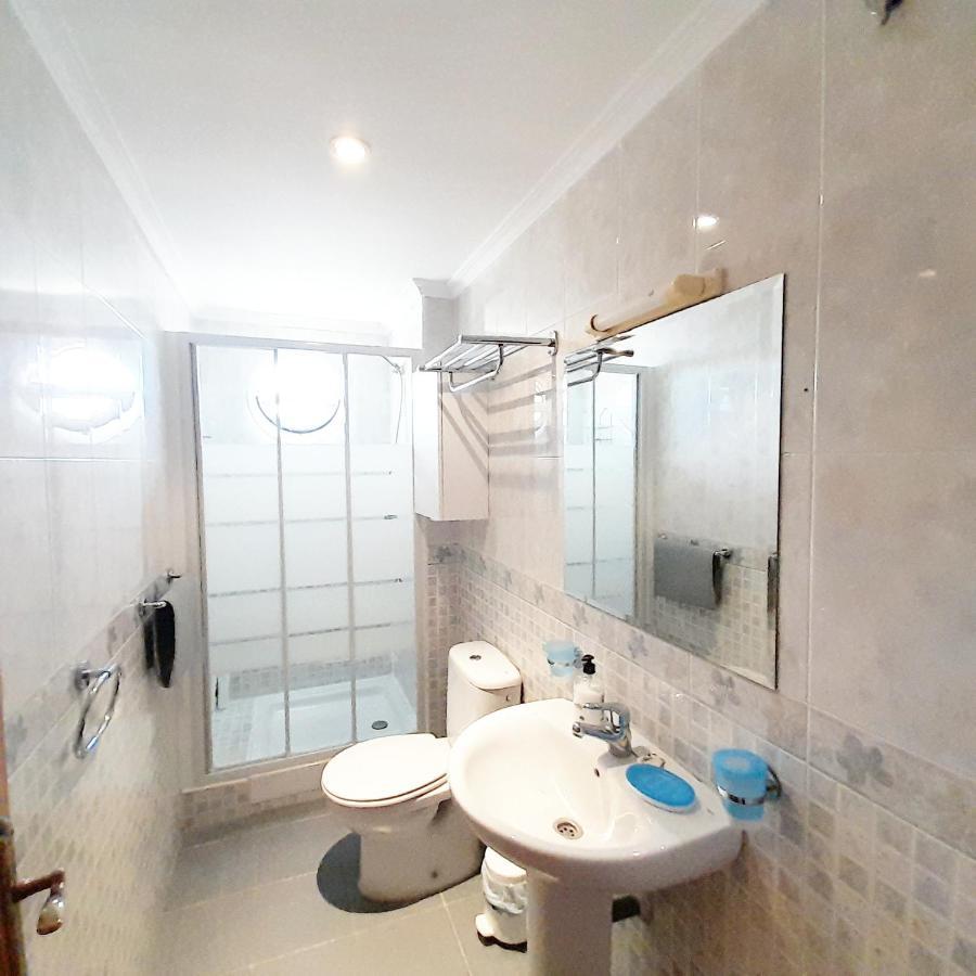 Apartamentos Vicenta Playa Carihuela Torremolinos Bagian luar foto