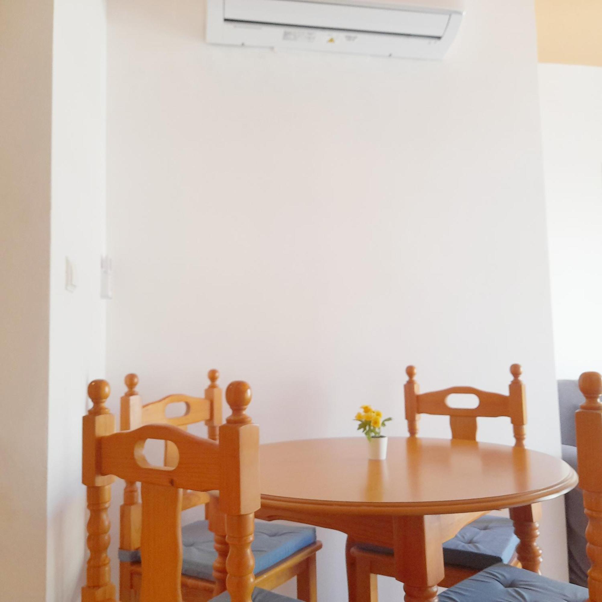 Apartamentos Vicenta Playa Carihuela Torremolinos Ruang foto