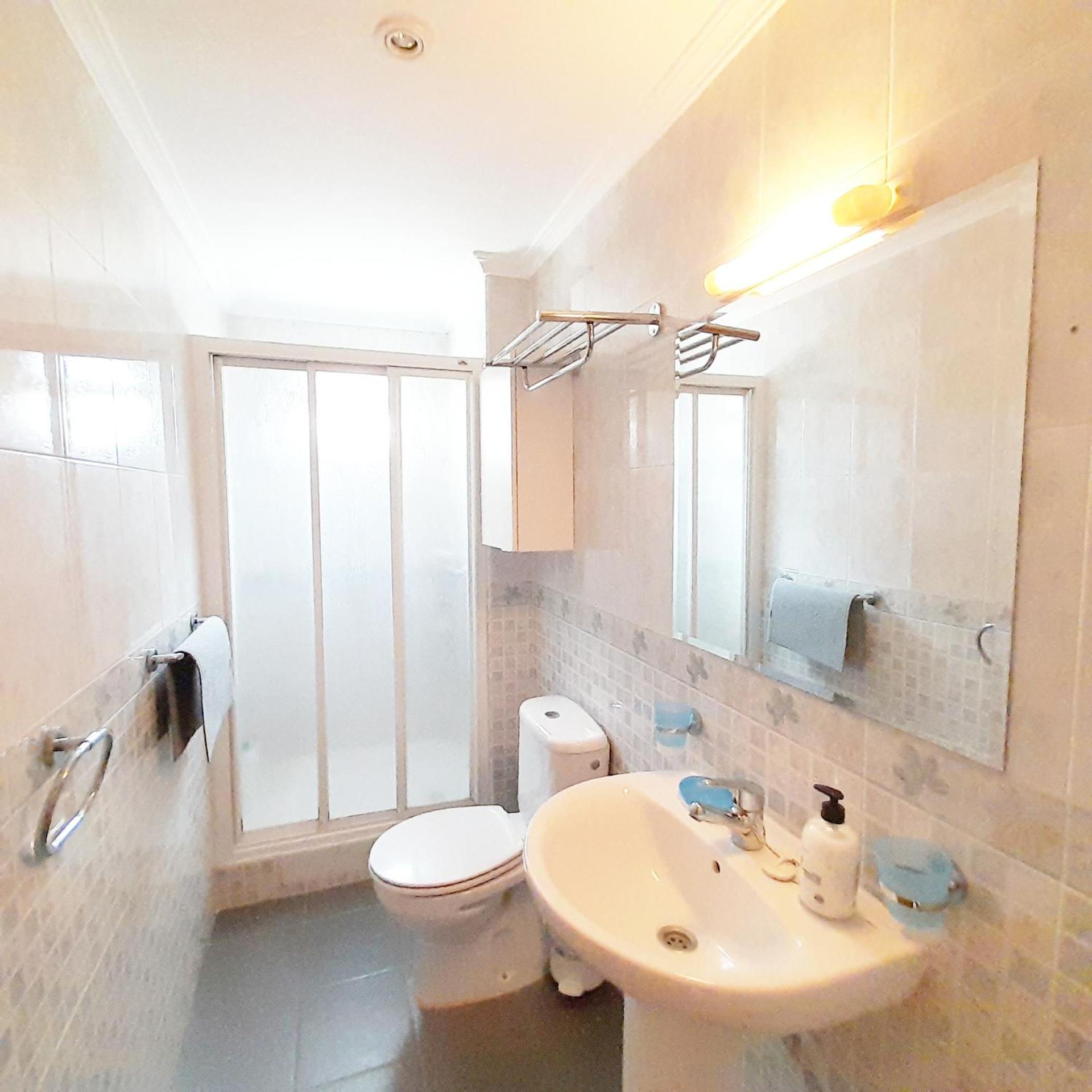 Apartamentos Vicenta Playa Carihuela Torremolinos Bagian luar foto